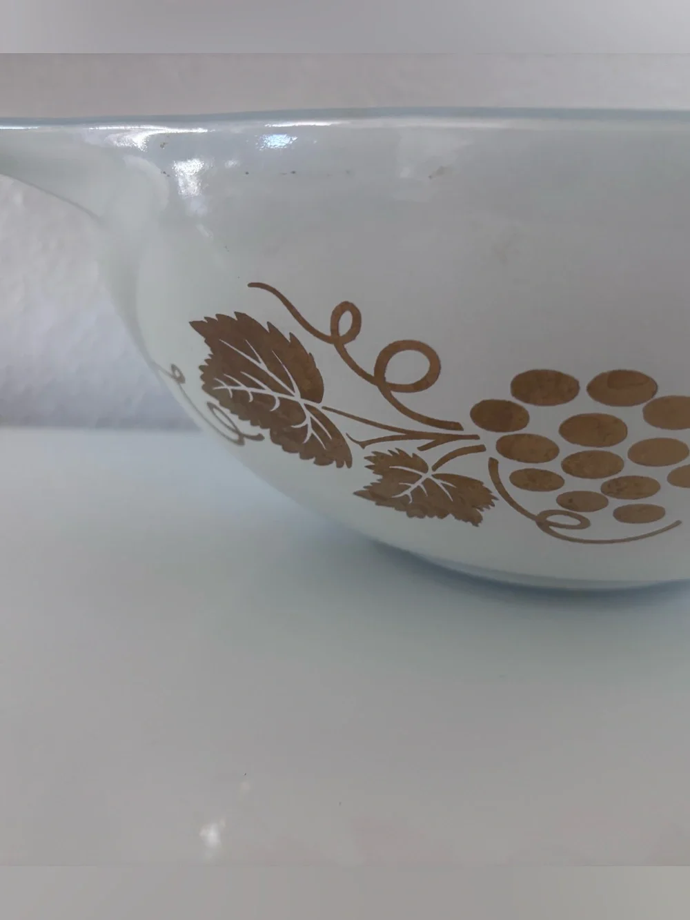 Vintage Pyrex Golden Grapes Promotional Cinderella Bowl - 4qt 444